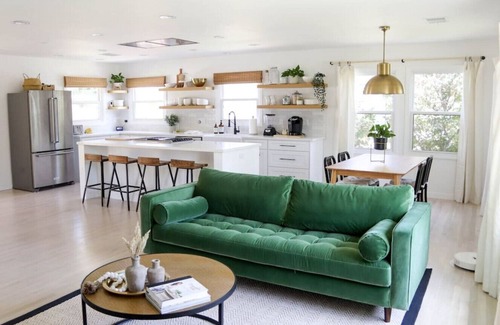 Riviera - Westchester House | Newly Renovated Gem - Contemporary Downtown House