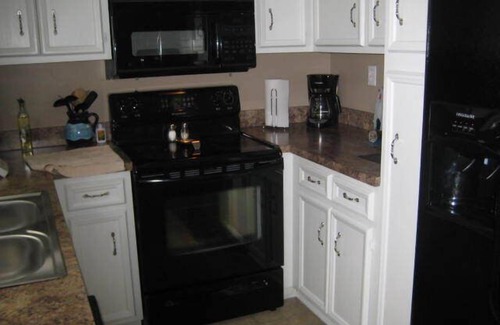 Jeffersontown Condo | Newly Renovated - Great For Couple - - Quiet East End Neighborhood