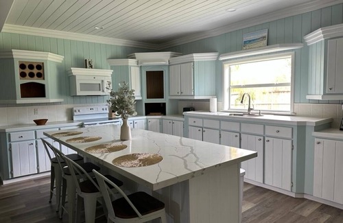 Spanish Wells House | Newly renovated home with Kayaks + Pool
