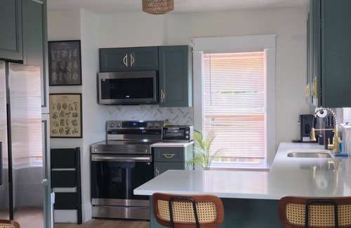 Hyde Park House | Newly Renovated Historic 3BR Retreat 10 Min to Downtown Cincy