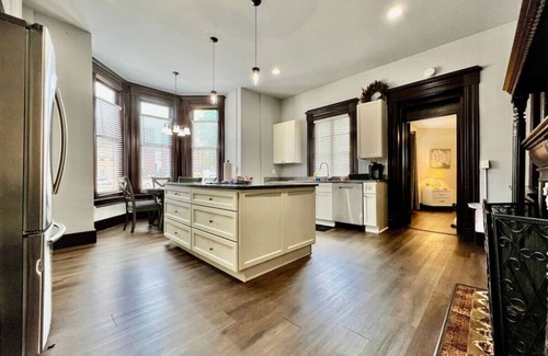 Lindenwald House | Newly Renovated Historic mansion 8 Bedrooms