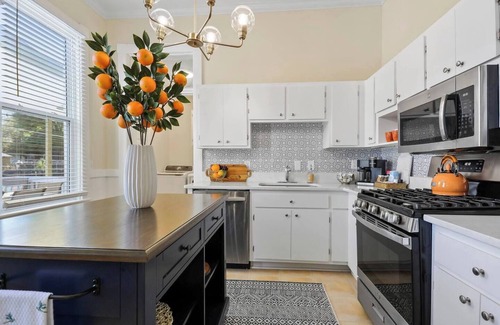 Eastside House | Newly renovated, Historic Savannah Townhome, Walk to Forsyth Park