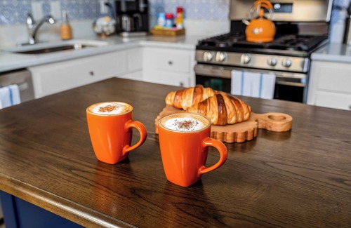 Eastside House | Newly renovated, Historic Savannah Townhome, Walk to Forsyth Park