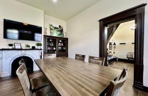 Lindenwald House | Newly Renovated Historic mansion ☆ 8 Bedrooms