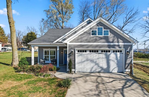 Jeffersonville House | Newly renovated home near Derby
