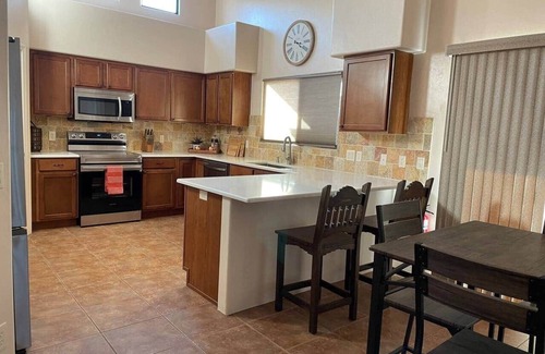 Sierra Vista House | *Newly renovated home!* Staycation at the Legends