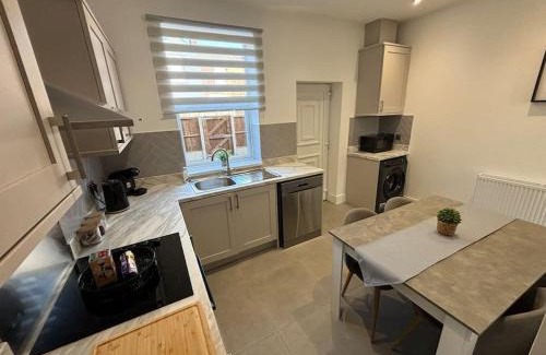 Radcliffe House | Newly Renovated Home Near Manchester City Centre