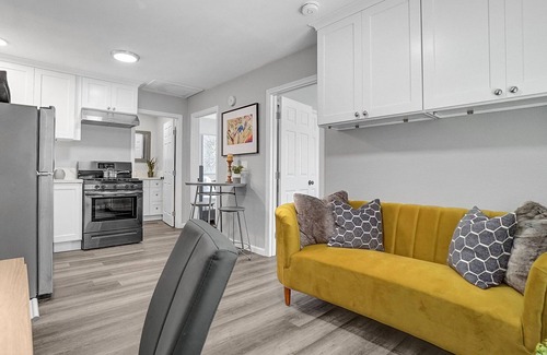 West Covina House | NEWLY Renovated Home | Queen Bed | Minutes from West Covina Mall | 2BR/1BA
