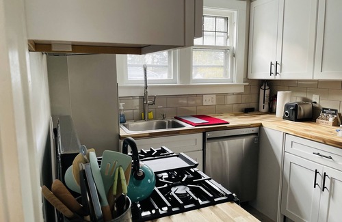 Rochester House | NEWLY RENOVATED home walking distance from Strong Memorial Hospital
