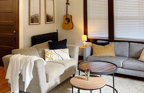 Midway House | Newly Renovated Home- minutes from light rail