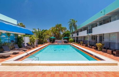Palmetto Bay House | Newly renovated hotel close to top destinations in Miami