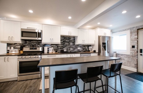Cultus Lake House | NEWLY Renovated House at Main beach, Cultus Lake!