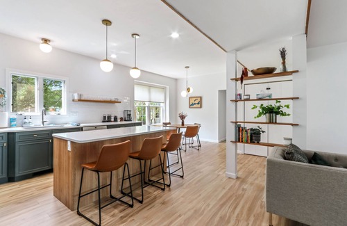 Lake Geneva House | Newly Renovated house steps from downtown and the lake