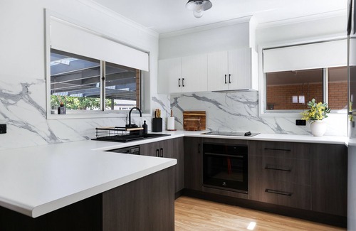 Colac House | Newly Renovated House - Central Location FREE LINEN