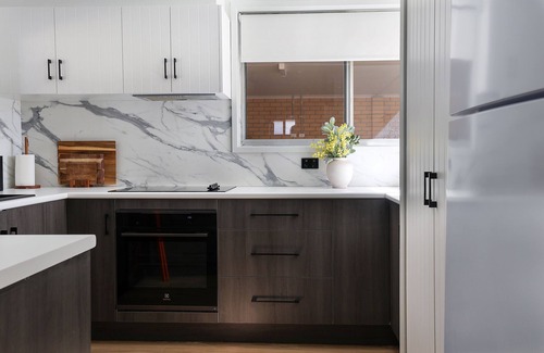 Colac House | Newly Renovated House - Central Location FREE LINEN
