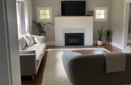 Red Hook House | Newly renovated house in the village of Red Hook-close to Rhinebeck and Bard