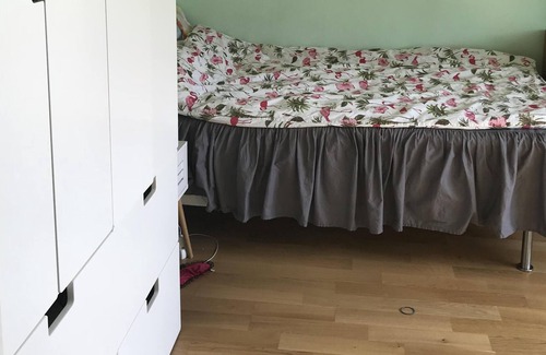 Vastra Frolunda House | Newly renovated house with sunny west position 600 m from the beach and near the center