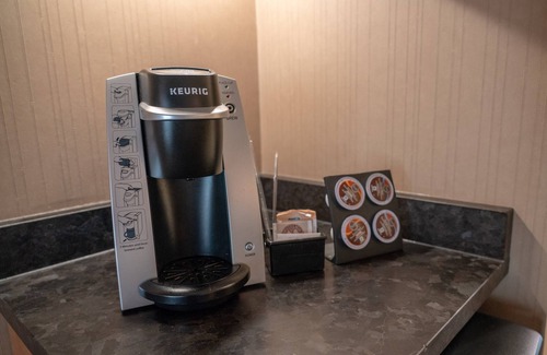 Banff Apartment | Newly Renovated King Room in DT Banff! Sauna