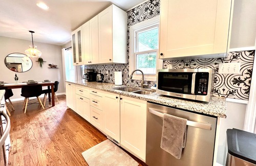 East Raleigh House | Newly Renovated- King Suite, near WakeMed & Food