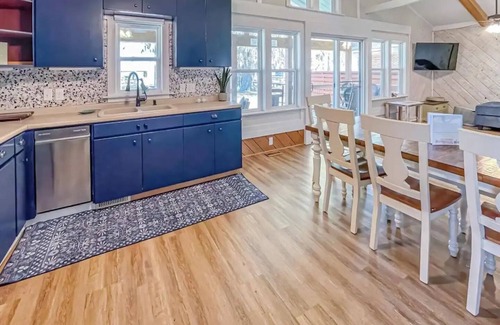 Lake Waccamaw House | Newly renovated lake house with beautiful three landing pier!