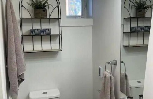 Lakeview Apartment | Newly Renovated LakeView Retreat