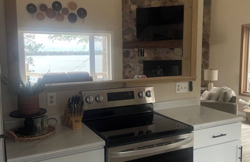 Laona House | Newly renovated lake house! Located on Silver Lake!