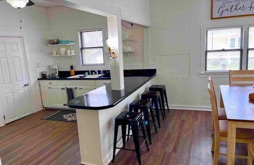 Clear Lake Cottage | Newly Renovated, Lake Haven Cottage, 3 Bedroom, Sleeps 6, Clear Lake, Iowa