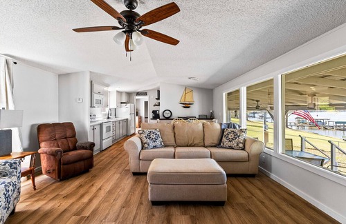 Downsville House | Newly renovated lakehouse sleeps 7 with boathouse, fenced yard and kayaks