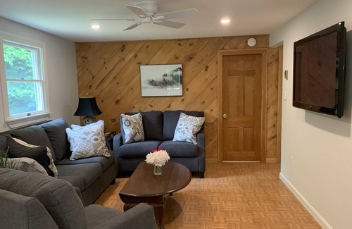 Meredith Cabin | Newly Renovated Lake Waukewan Cabin- 3 min from beach!