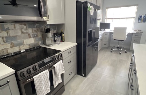 Orlando Condo | Newly renovated Lakefront condo w. Pool . Centrally located and walkable!