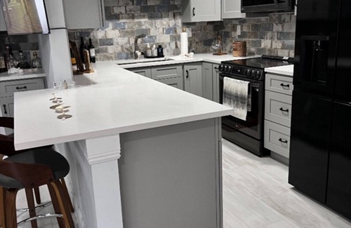 Orlando Condo | Newly renovated Lakefront condo w. Pool . Centrally located and walkable!