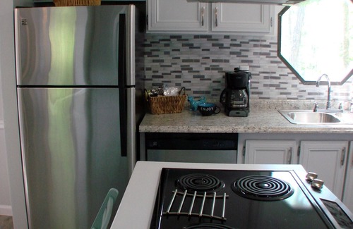 Dover Cottage | Newly Renovated Lakeside Cottage, Beautiful Lake Views With Adjacent Boat Ramp.