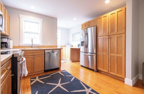 Naushop House | Newly renovated & landscaped 4-bedroom house in a fabulous neighborhood