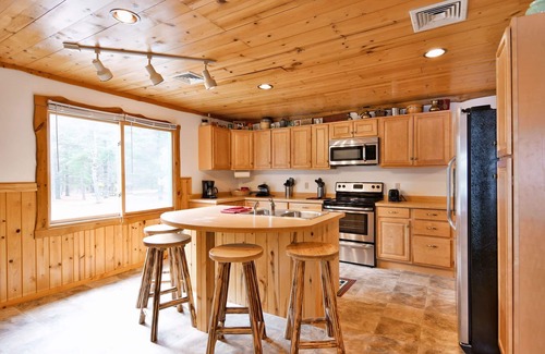 Hayward House | Newly renovated large space - great for groups