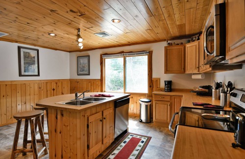 Hayward House | Newly renovated large space - great for groups