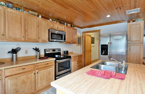 Hayward House | Newly renovated large space - great for groups