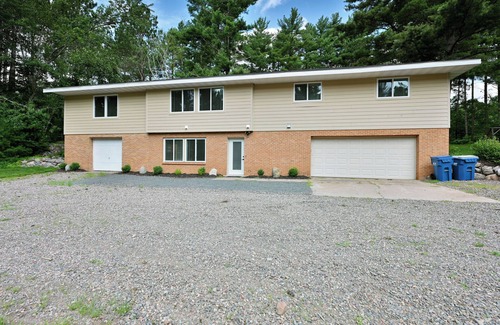 Hayward House | Newly renovated large space - great for groups