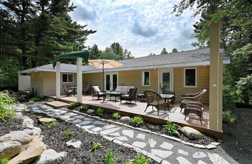 Hayward House | Newly renovated large space - great for groups