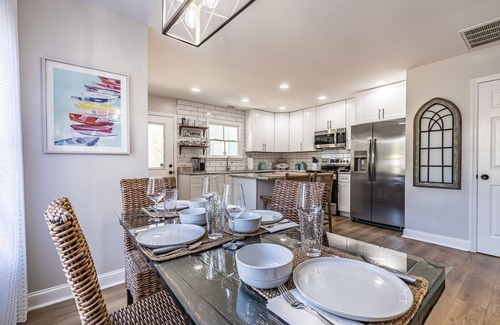 Mossy Oaks House | Newly Renovated listing! Cottage on Broad