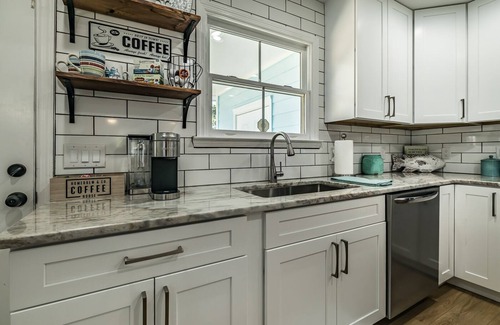 Mossy Oaks House | Newly Renovated listing! Cottage on Broad