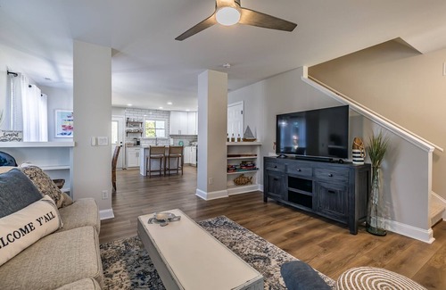 Mossy Oaks House | Newly Renovated listing! Cottage on Broad