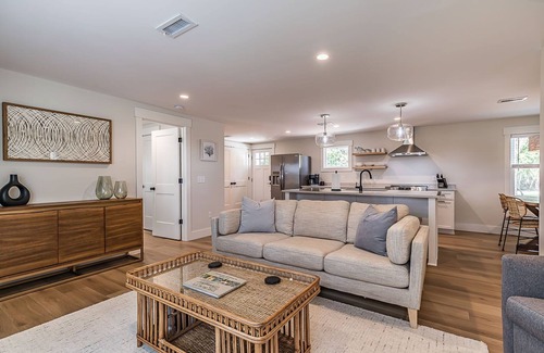 Burton House | Newly Renovated LowCountry Cottage with Marsh Views - Sleeps 6