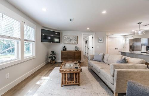 Burton House | Newly Renovated LowCountry Cottage with Marsh Views - Sleeps 6