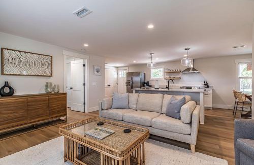 Burton House | Newly Renovated LowCountry Cottage with Marsh Views - Sleeps 6