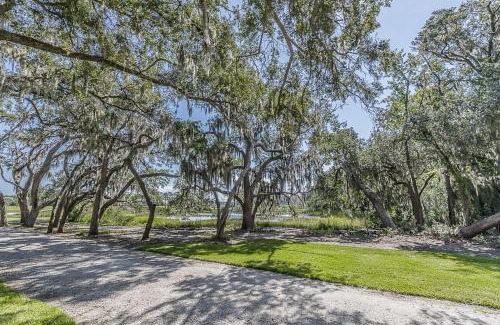 Burton House | Newly Renovated LowCountry Cottage with Marsh Views - Sleeps 6