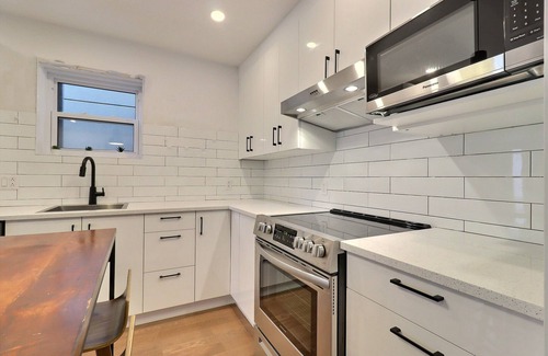 Pointe-Saint-Charles Apartment | Newly renovated luminous open plan condo，near downtown,metro station