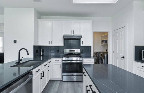 The Colony House | Newly Renovated Luxury 5BR – Family & Game Room