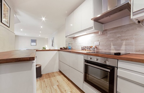 Woolwich House | Newly Renovated Luxury 3BR Home close to Tube