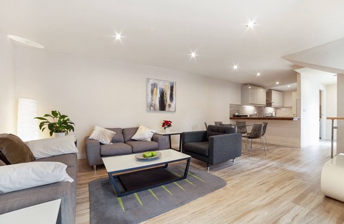 Woolwich House | Newly Renovated Luxury 3BR Home close to Tube