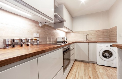 Woolwich House | Newly Renovated Luxury 3BR Home close to Tube